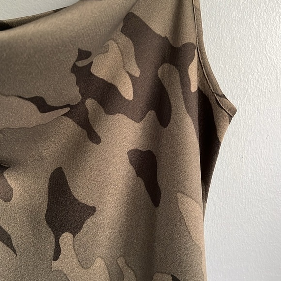 NWT Banana Republic silk camo dress size S - Picture 3 of 5